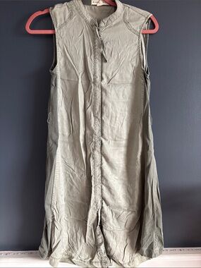 Sleeveless Olive Zip-Front Midi Dress